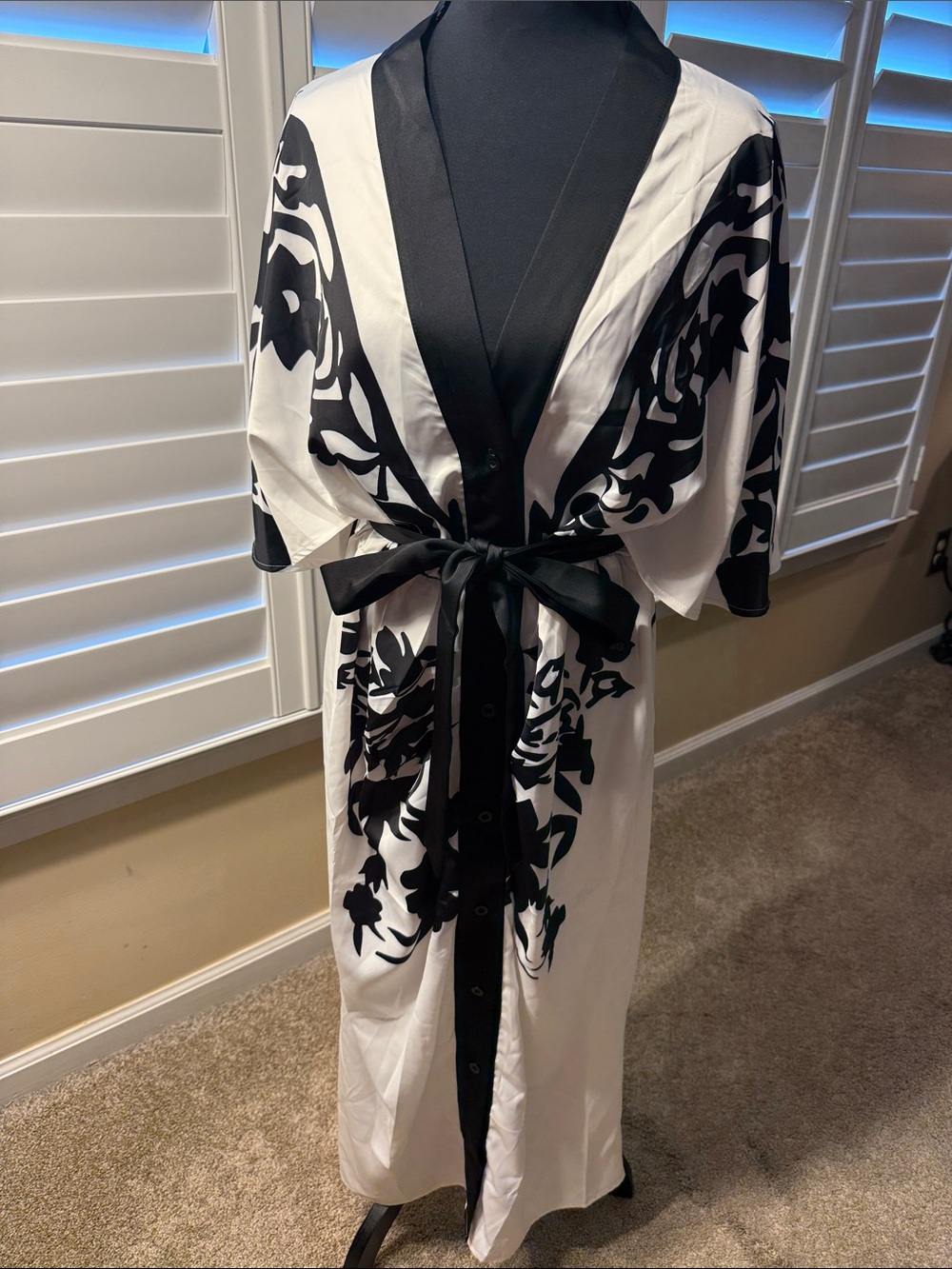 STYLEWE Black & White Floral-Print Tie-Front Maxi Robe Dress
